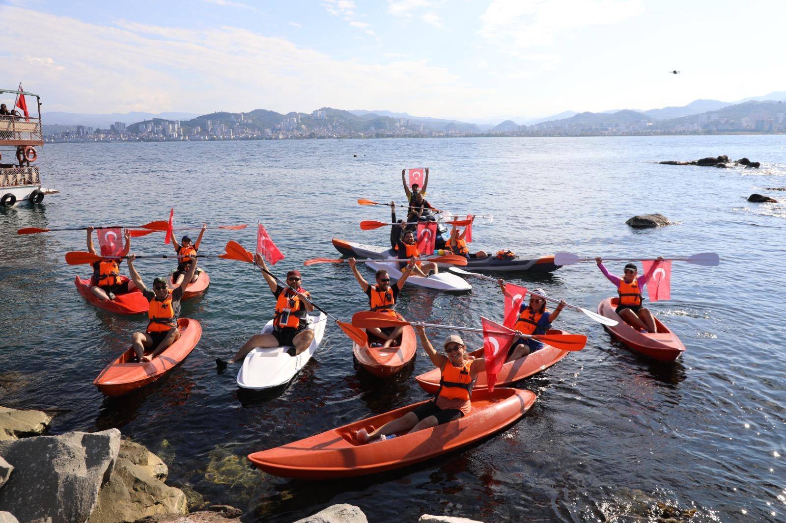 KANOLAR BU KEZ DE ZAFER BAYRAMI İÇİN DENİZLE BULUŞTU